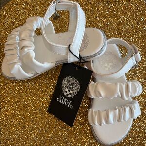 Vince Camuto NWT Cutest Kids White Ruffled Sandals with charms. Velcro. Size 8